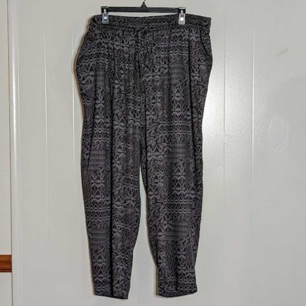 Gloria Vanderbilt Abstract Print Pants On An Elastic Band. Size 2X.